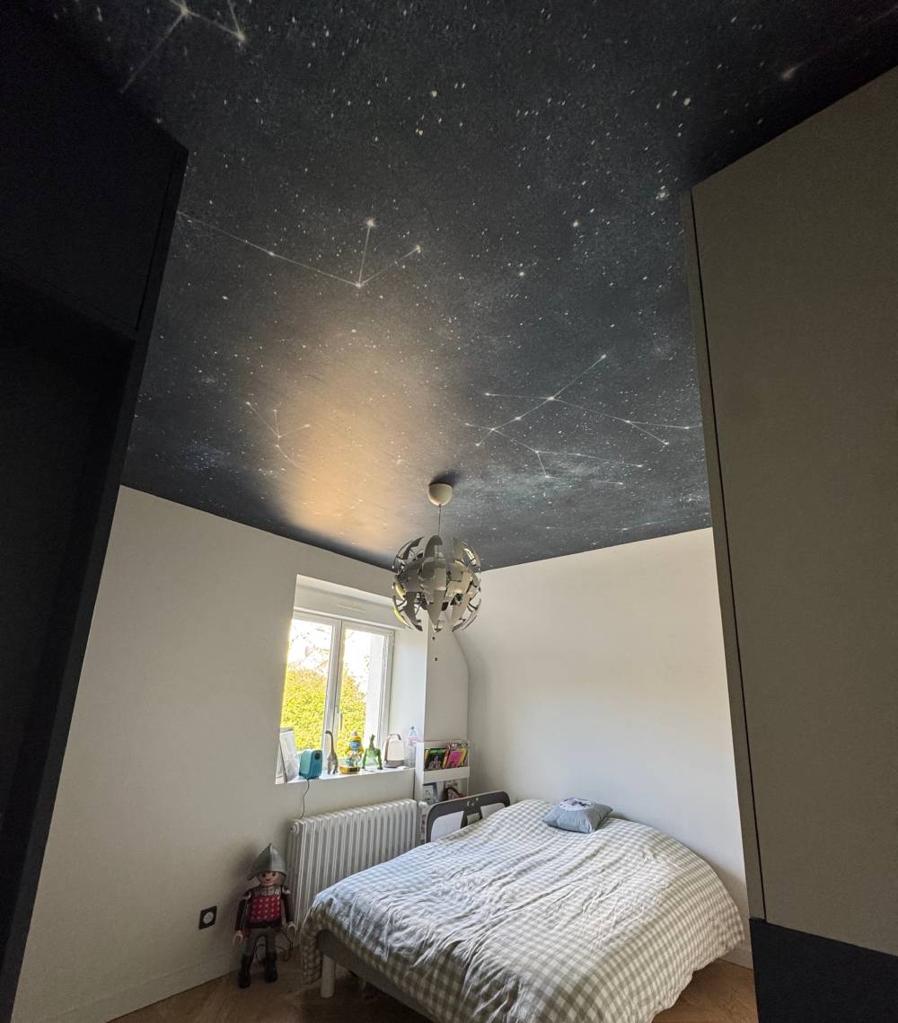 Paier peint plafond chambre 1